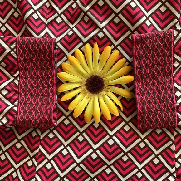 🌺 VINEYARD VINES; Adorable, 100% Cotton, Pink/Brown/Ecru Geometric Design Sz XS - Picture 9 of 10